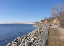 Более 70 тысячами тонн камня укрепили береговую полосу водохранилища в Цимлянске