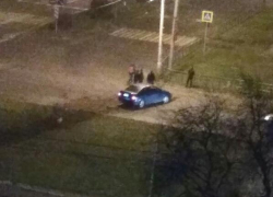 Еще один водитель "пролетел" через разделительный газон на проспекте Курчатова