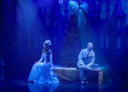 Волшебные декорации и потрясающая игра актеров: премьеру «Золушка» подарили актеры ВМДТ волгодонцам к Новому году
