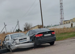 В Волгодонске лихач на парковке устроил автомобильный «боулинг»