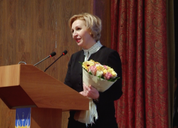 Министр образования Дона Лариса Балина в день рождения приехала на отчет Виктора Мельникова 