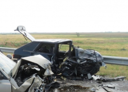 На трассе «Ростов - Волгодонск»  произошло страшное ДТП - лоб в лоб столкнулись два автомобиля