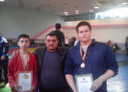 Волгодонские самбисты привезли две медали с  ХII спортивных игр Дона