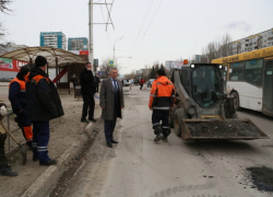 «Как временные пломбы»: Виктор Мельников надеется, что отремонтированные дороги доживут хотя бы до июня
