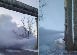 «А люди не сварятся?»: фонтан кипятка бьет на 9-Заводской улице в Волгодонске на дорогу