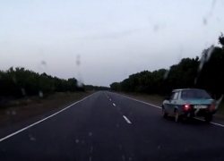 По дороге в Волгодонск бдительный мужчина заметил подозрительного водителя и «сдал» его сотрудникам полиции (ВИДЕО)