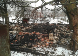 В Волгодонске ночью сгорела дача в садоводстве