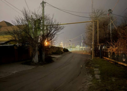 После публикации статьи в «Блокноте», власти Цимлянского района пообещали восстановить освещение в районе школы 