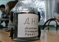 Юный волгодонец превратил пятилитровую бутылку в робота ДНР (ВИДЕО)
