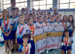 Юные пловцы из Волгодонска завоевали множество наград на областных соревнованиях «Золотая рыбка» в Азове