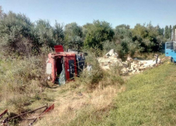 Ямы на автодороге Волгодонск-Ростов привели к аварии с участием большегруза − очевидец