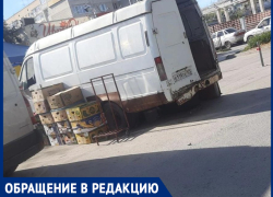 «Когда уже уберут это убожество с тридцатника!»: волгодончанка в шоке от превращенных в «магазины на колесах» старых «Газелей»