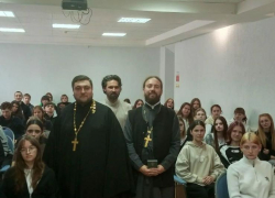В Волгодонске священники обсудили со студентами свободу и смысл жизни в цифровую эпоху