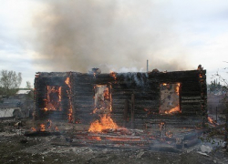 В Мартыновском районе сгорела летняя кухня