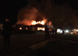 Огонь подбирается к «Магниту»: Пожар на В-16 разгорелся с новой силой 