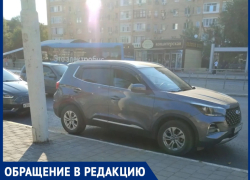 Из-за очереди машин за бензином автобусы не могут подъехать к остановке «Строителей»