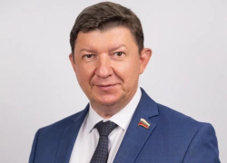 Председатель Волгодонской Думы Сергей Ладанов поздравляет горожан с Днём знаний