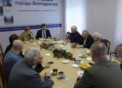 Кто город строил, тот и советует: ветераны муниципальной службы будут участвовать в работе депутатов Волгодонской Думы