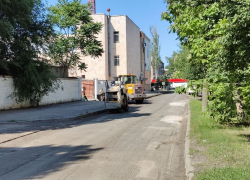 Разбитая дорога по улице 50 лет ВЛКСМ наконец дождалась ремонта
