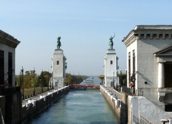 Шлюз №15 обзаведется новой крышей