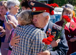 «Праздник со слезами на глазах»: как Волгодонск отметил юбилей Великой Победы: видеорепортаж