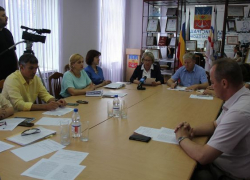  Депутаты остались недовольны докладом Калининой  о продаже  алкоголя несовершеннолетним