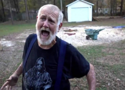 Дед решил зарезать своего старого друга