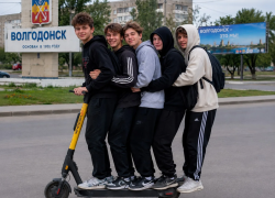 СИМ власти дали бой: названы места, где в Волгодонске запретят кататься на электросамокатах