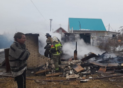 Снова электропроводка: огонь уничтожил домик бедного мужчины в Волгодонске