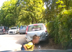 Дети воруют автомобильные колпачки: челлендж из TikTok добрался до Волгодонска