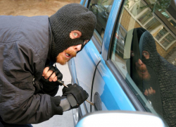 Мужчина угнал «Вортекс», снял с него аккумулятор и бросил авто возле лесополосы в Волгодонском районе