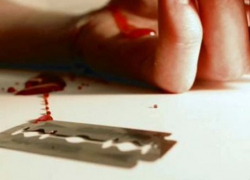 В одном из ночных клубов Волгодонска 20-летняя девушка пыталась вскрыть себе вены