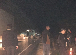 Автомобиль улетел в кювет в результате лобового столкновения на автодороге Волгодонск-Ростов