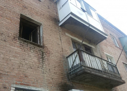 В Волгодонске чертова дюжина пожарных тушила горящую квартиру