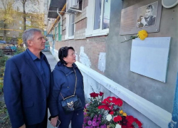 Мемориальную доску в память об Алексее Бурдюгове открыли в Волгодонске