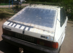 В Волгодонске «автохлам» мешает парковаться жителям целого дома