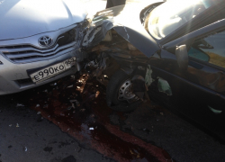 В Волгодонске водитель «ВАЗа» потянулся за сигаретами и спровоцировал  ДТП с четырьмя авто  