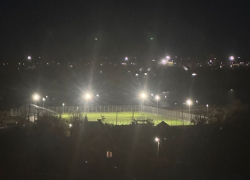 Новый стадион на набережной возле ТРЦ в Волгодонске засветился яркими огнями