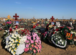 Они будут вместе вечно: волгодонцы простились с убитыми ночным гонщиком девушками 