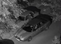 В Волгодонске двое неизвестных украли аккумулятор из автомобиля ВАЗ-2106