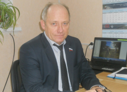 Кормил сладостями и старался не пиариться «атомный» депутат Александр Бушнев в 2019 году 