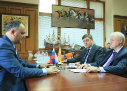 Сергей МИРОНОВ и Олег ПАХОЛКОВ встретились в Госдуме с лидером молдавских социалистов Игорем ДОДОНОМ