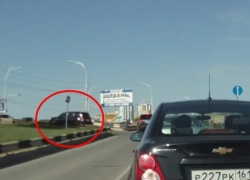 В Волгодонске водители на «блатных» джипах разъезжают по встречке