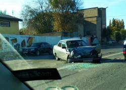 «Ладу Приору» и ВАЗ-2110 разворотило после ДТП в Волгодонске 