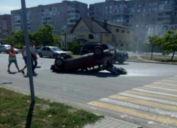 Загадочная авария с развернувшимся на 180° авто вверх дном перед «зеброй»  произошла в Волгодонске 