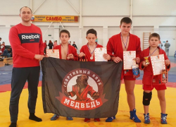 4 медали привезли волгодонские самбисты с турнира памяти пионеров-героев 