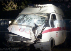 Свидетелей серьезной аварии с участием «скорой» в Волгодонске просят откликнуться