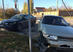 На Пионерской «Опель» снес ВАЗ двенадцатой модели на обочину