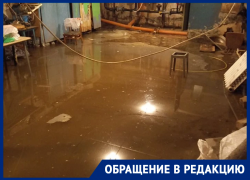 Огромная подвальная лужа с запахом фекалий обернулась кошмаром для жителей МКД на улице Ленина