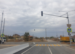 Светофоры и автобусная остановка появились на новом Лазоревом проспекте 